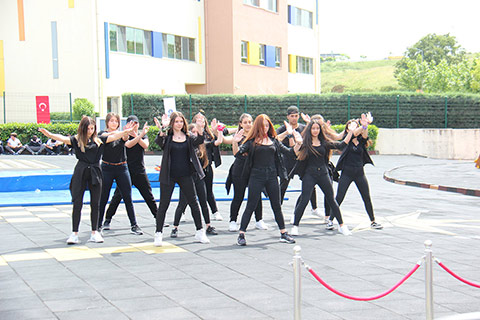 19 Mayıs Atatürk'ü Anma Gençlik ve Spor Bayramını Okul Bahçemizde Görkemli Bir Törenle Kutladık 