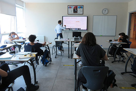 8. ve 12. Sınıf Öğrencilerimizin Online ve Yüz Yüze Eğitimde Sınava Hazırlık Süreci 