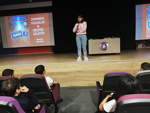 Editör Bade Baran ile Kontrol-Z Kitabı ve Zaman Yolculuğu Üzerine Söyleşi Gerçekleştirdik