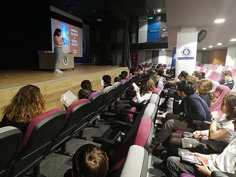 Editör Bade Baran ile Kontrol-Z Kitabı ve Zaman Yolculuğu Üzerine Söyleşi Gerçekleştirdik 