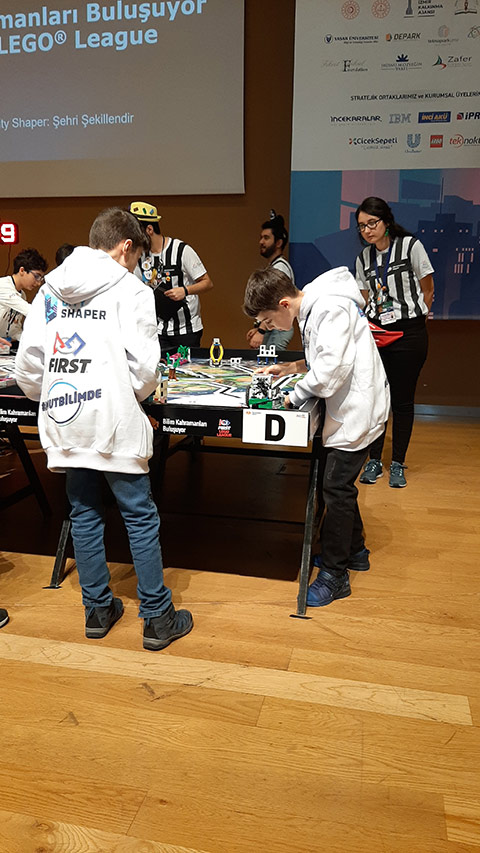 FIRST Lego League (FLL) Turnuvalarında Favor4TheWorld Takımımız Okulumuzu Başarıyla Temsil Etti