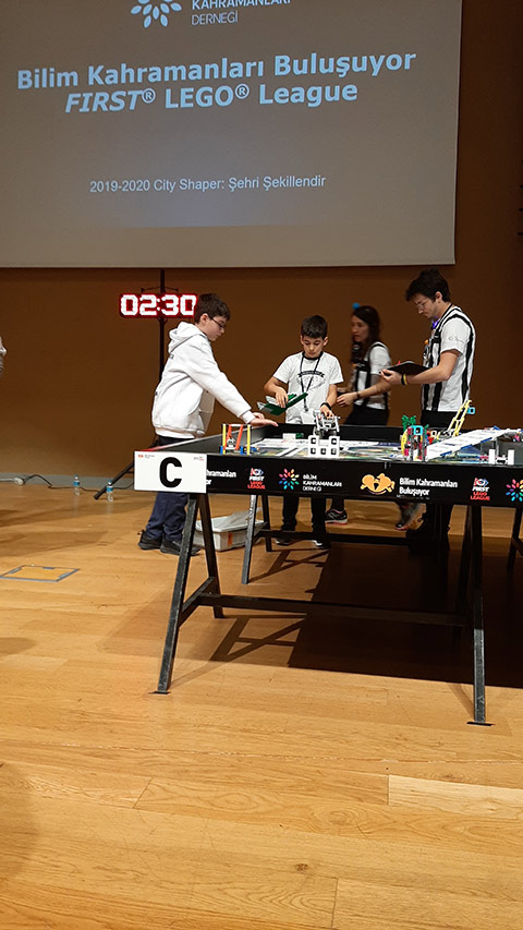 FIRST Lego League (FLL) Turnuvalarında Favor4TheWorld Takımımız Okulumuzu Başarıyla Temsil Etti