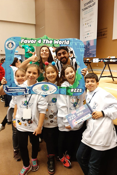 FIRST Lego League (FLL) Turnuvalarında Favor4TheWorld Takımımız Okulumuzu Başarıyla Temsil Etti