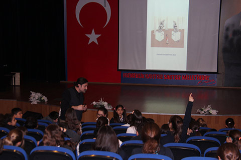 Karikatürist Hicabi Demirci ile Görsel Okuma ve Yorumlama Çalışması Yaptık