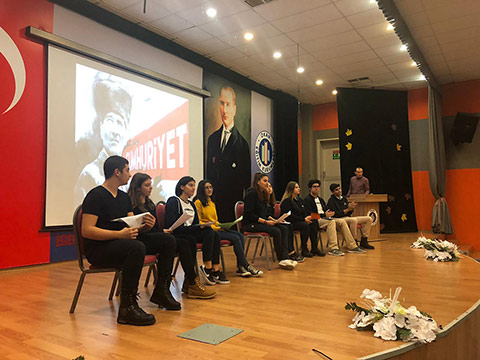 Okan Koleji Tuzla Kampüsü Lise Öğrencileri Atatürk ve Cumhuriyet Kazanımları Serbest Kürsü'ye Taşıdı 
