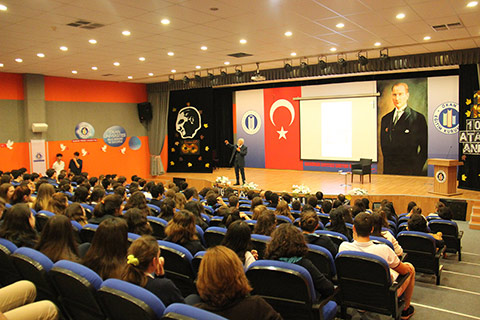 Okan Koleji Tuzla Kampüsü Öğrencilerimizle Yazar Prof. Dr. Emre Kongar’la Söyleşi Gerçekleştirdik.