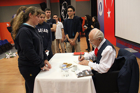 Okan Koleji Tuzla Kampüsü Öğrencilerimizle Yazar Prof. Dr. Emre Kongar’la Söyleşi Gerçekleştirdik.