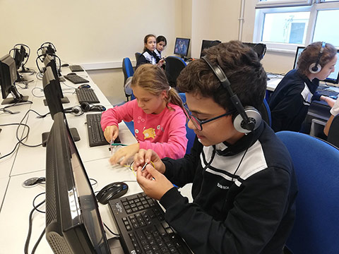 Okan Koleji Tuzla Kampüsü Ortaokul Kademesi Öğrencilerimizle Scratch Ve Makey Makey Çalışmaları Yaptık