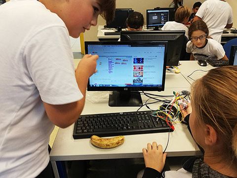 Okan Koleji Tuzla Kampüsü Ortaokul Kademesi Öğrencilerimizle Scratch Ve Makey Makey Çalışmaları Yaptık