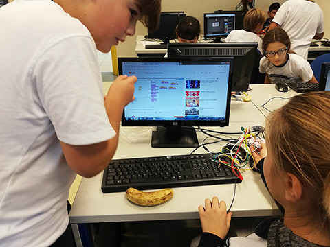 Okan Koleji Tuzla Kampüsü Ortaokul Kademesi Öğrencilerimizle Scratch Ve Makey Makey Çalışmaları Yaptık 