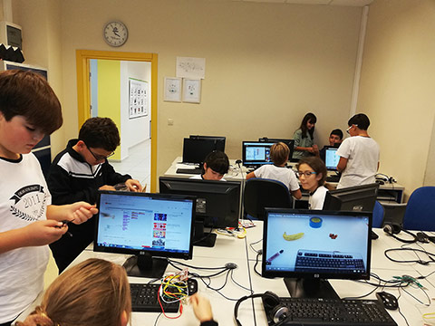 Okan Koleji Tuzla Kampüsü Ortaokul Kademesi Öğrencilerimizle Scratch Ve Makey Makey Çalışmaları Yaptık