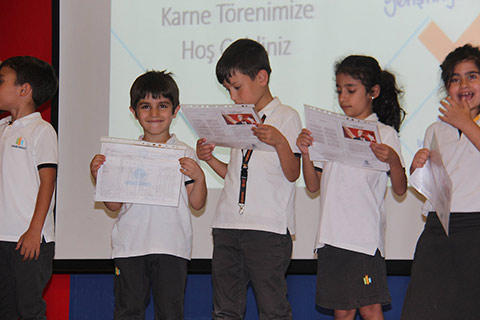 Öğrencilerimizin Karne Sevincini Paylaştık