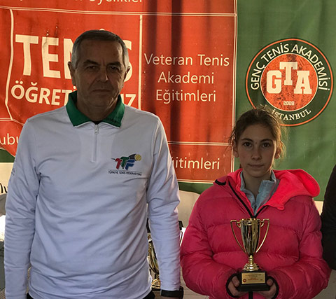 Tenis'te Çifte Başarımız 