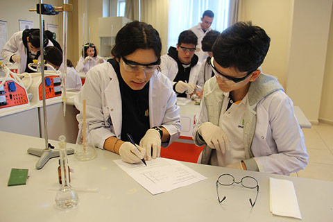 Tuzla Lise Öğrencilerimizin “Kimya Deneyleri Uygulama Yarışması” 