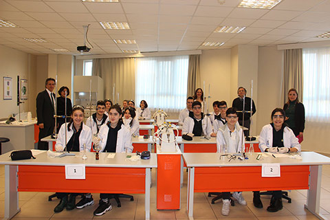 Tuzla Lise Öğrencilerimizin “Kimya Deneyleri Uygulama Yarışması” 