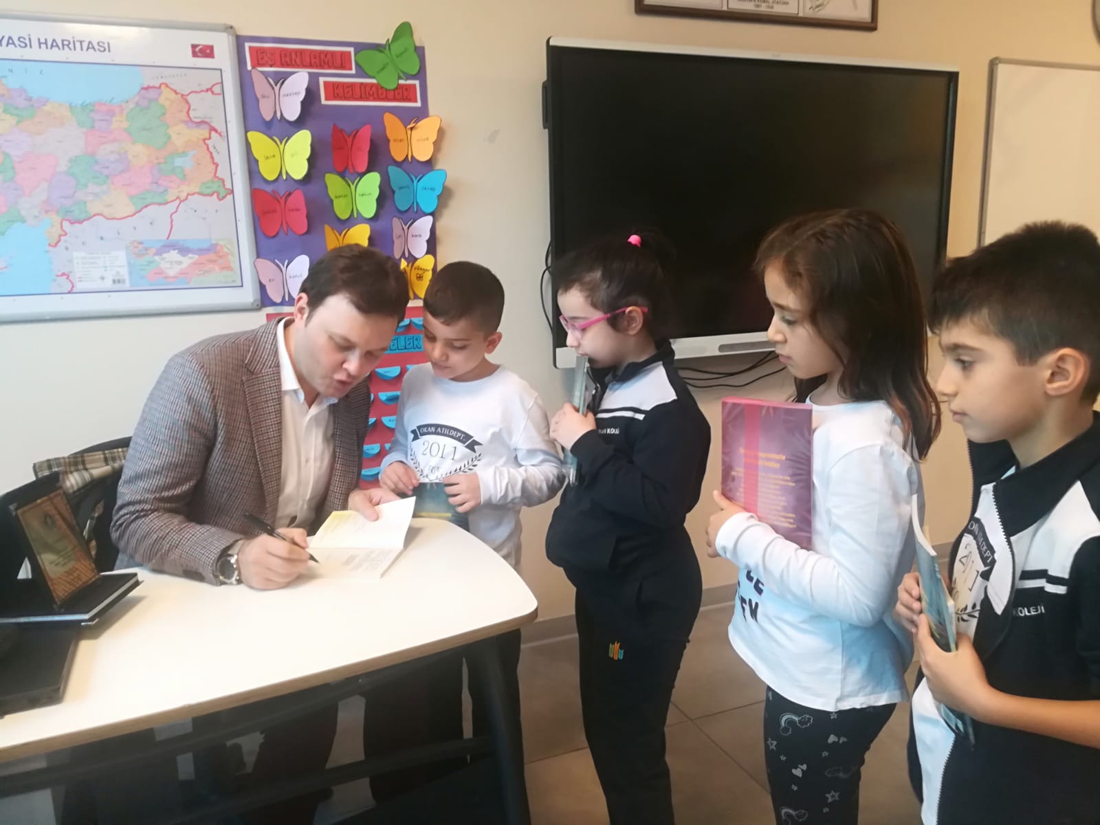Yazar Ömür Kurt ile Söyleşi Gerçekleştirdik