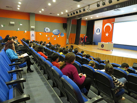 Yazar Özlem Özdemir ile Cumhuriyet Kahramanları Üzerine Söyleşi Gerçekleştirdik 