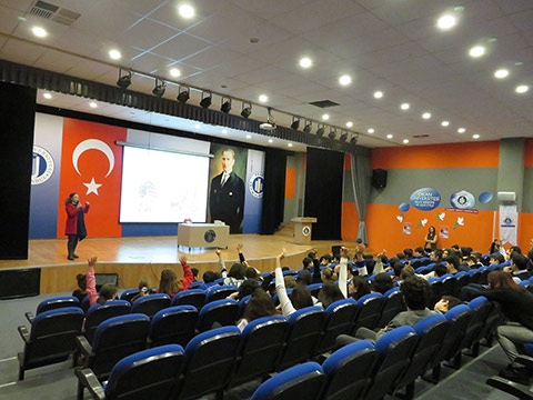 Yazar Özlem Özdemir ile Cumhuriyet Kahramanları Üzerine Söyleşi Gerçekleştirdik