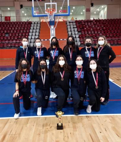 Ataşehir Lise Basketbol Takımımız Okul Sporları Basketbol Müsabakalarında, İstanbul Dördüncüsü Oldu 
