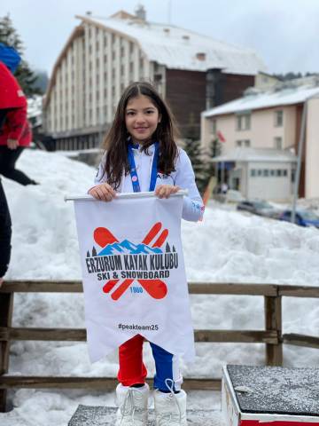 Dila Gürsoy Kayak Türkiye Şampiyonası Giant Slalom Bursa Bölge Yarışması İkincisi Oldu 