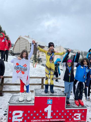 Dila Gürsoy Kayak Türkiye Şampiyonası Giant Slalom Bursa Bölge Yarışması İkincisi Oldu 