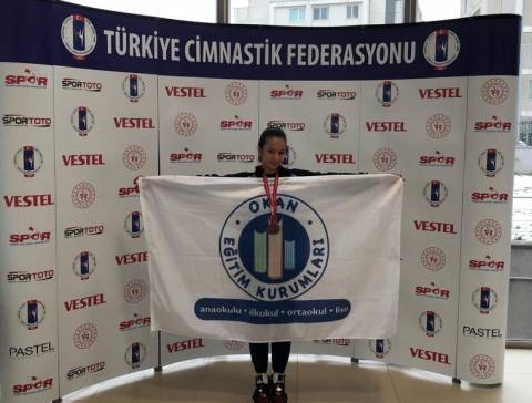 İlayda Göymen Okullar Arası İstanbul Şampiyonası Artistik Jimnastik Yarışmalarında İstanbul Beşincisi Oldu 