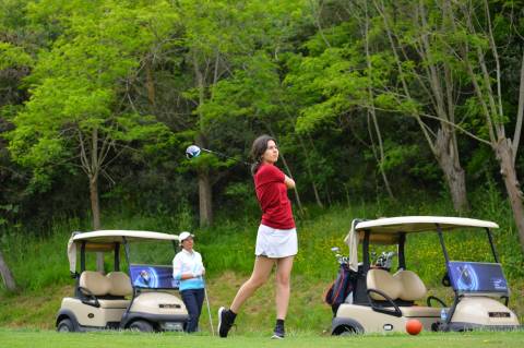 İpek Aygen İstanbul ve Türkiye Genelinde Golf Turnuvası Junior Kategorisinde Birinci Oldu