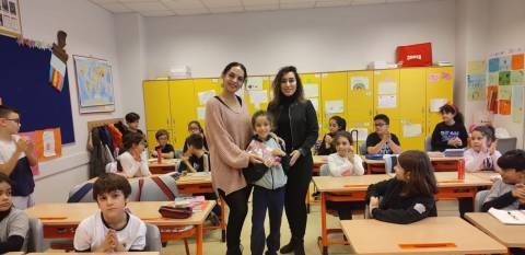 Öğrencilerimiz Kasım Ayı Kitap Kurdu Ödüllerini Aldılar 