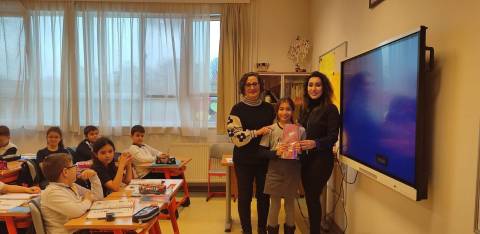 Öğrencilerimiz Kasım Ayı Kitap Kurdu Ödüllerini Aldılar 
