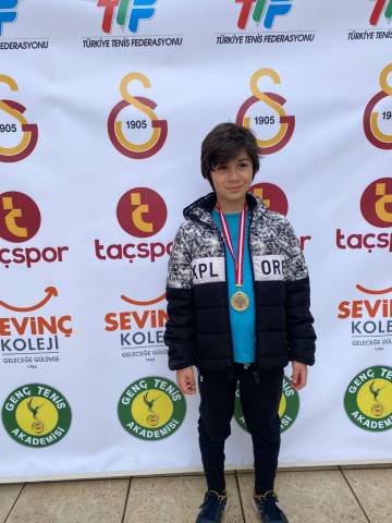 Kerem Çağlar Yılmaz Türkiye Tenis Federasyonu Tenis Turnuvasında Grup Birincisi, Turnuva İkincisi Oldu 