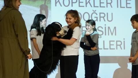 Öğrencilerimiz Köpeklerle Doğru ve Güvenli İletişim Kurmanın Yolunu Öğrendiler  