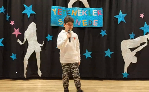 Öğrencilerimiz Yetenekler Sahnede Etkinliğinde Yeteneklerini Sergilediler