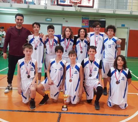 Ortaokul Yıldız Erkek Basketbol Takımımız Tuzla İlçe Üçüncüsü Oldu 