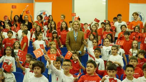 ÖĞRENCİLERİMİZ CUMHURİYET'İN 100. YILI COŞKUSUNU SONER ARICA İLE YAŞADI
