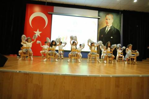 Anaokulundan İlkokula Geçiş Töreni ve Yıl Sonu Gösterisi