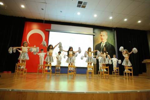 Anaokulundan İlkokula Geçiş Töreni ve Yıl Sonu Gösterisi