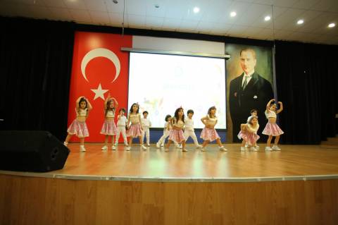Anaokulundan İlkokula Geçiş Töreni ve Yıl Sonu Gösterisi