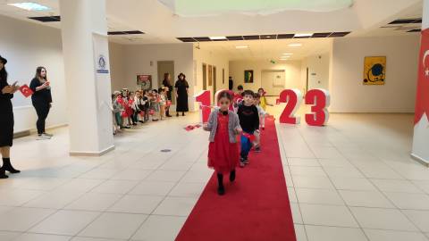 Cumhuriyet Defilemiz ile Cumhuriyet Dönemine Tarihi Yolculuk Yaptık