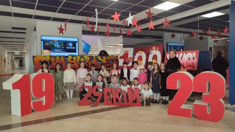 Cumhuriyet Defilemiz ile Cumhuriyet Dönemine Tarihi Yolculuk Yaptık
