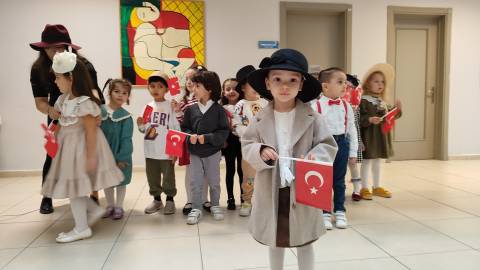 Cumhuriyet Defilemiz ile Cumhuriyet Dönemine Tarihi Yolculuk Yaptık