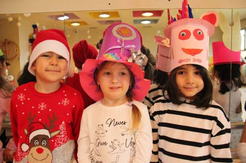 Eğlenceli Crazy Hat Day 