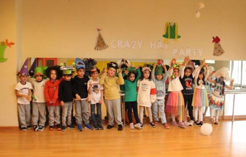 Eğlenceli Crazy Hat Day 