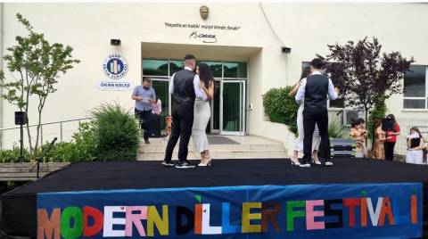 Öğrencilerimiz Modern Diller Festivalinde Yeteneklerini Sergilediler