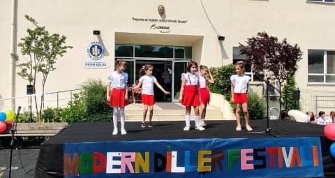 Öğrencilerimiz Modern Diller Festivalinde Yeteneklerini Sergilediler 