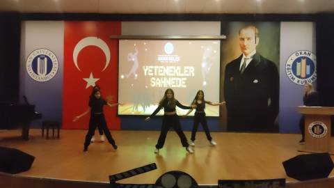 Genç Yetenekler  Sahnenin Yıldızı Oldular 