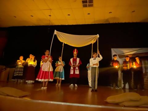 Öğrencilerimizin Sergilediği “Fiddler on The Roof” Müzikali Büyük Beğeni Topladı 