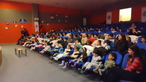 “Oyuncak Hikâyesi” Adlı Müzikal Tiyatro Oyunu İle Dünya Tiyatro Gününü Kutladık