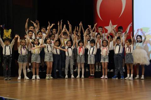 1. Sınıf Öğrencilerimizin Yıl Sonu Gösterisinde Öğrencilerimizle Gurur Duyduk