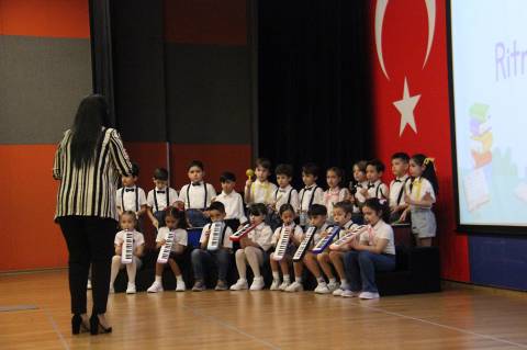 1. Sınıf Öğrencilerimizin Yıl Sonu Gösterisinde Öğrencilerimizle Gurur Duyduk