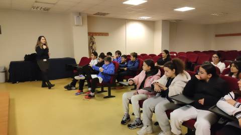 Bilişim Teknolojileri ve Yapay Zeka Konulu Seminere Dijital Dönüşüme Değindik  